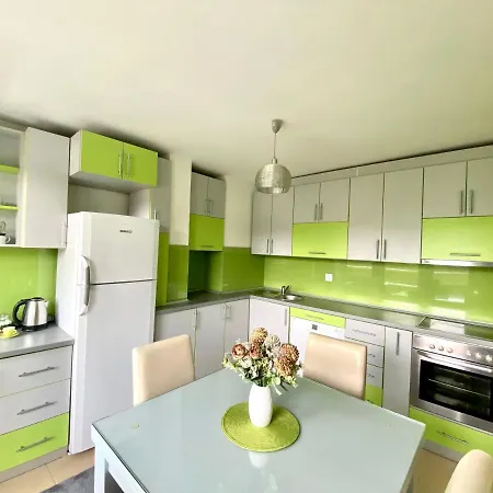 Green Apartment Apartment